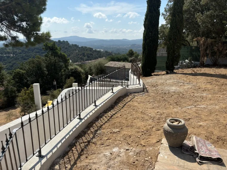Pose d'un garde-corps sur-mesure à Grimaud , Golfe de Saint-Tropez, VPServices
